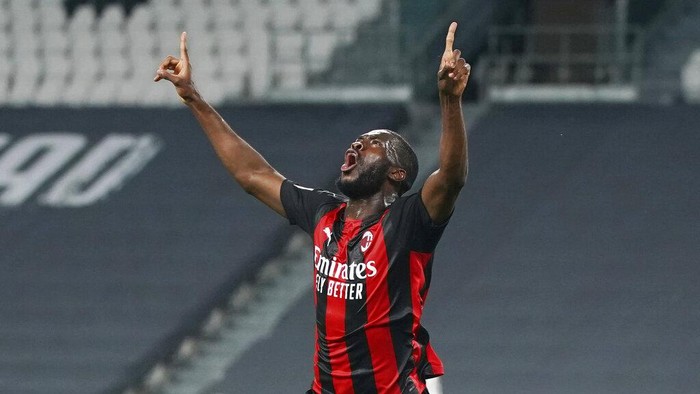 Milans Fikayo Tomori celebrates after scoring a goal during the Italian Serie A soccer match between Juventus and Milan, at the Juventus Stadium, in Turin, Italy, Sunday, May 9, 2021. (Spada/LaPresse via AP)