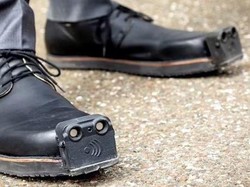 Canggih! Sepatu Pintar Untuk Tunanetra, Bisa Deteksi Rintangan saat Berjalan