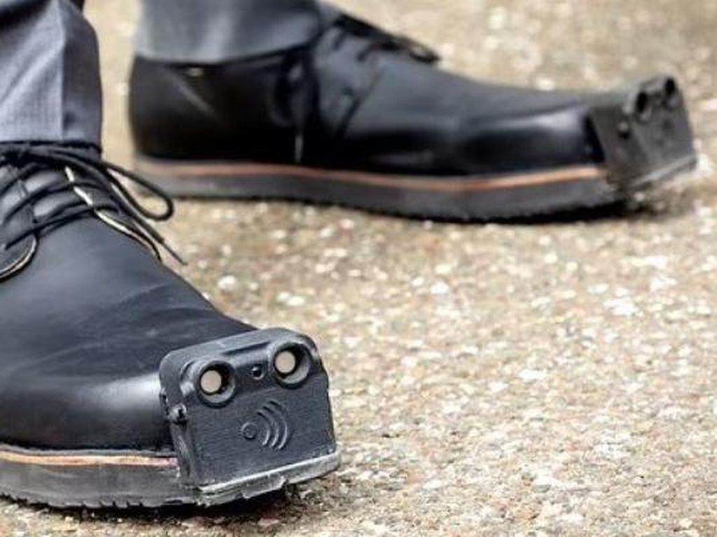 Canggih! Sepatu Pintar Untuk Tunanetra, Bisa Deteksi Rintangan saat Berjalan Canggih! Sepatu Pintar Untuk Tunanetra, Bisa Deteksi Rintangan saat Berjalan