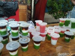 Jajan Takjil di Pamulang, Ada Singkong Thailand dan Bubur Sumsum Bangka Enak