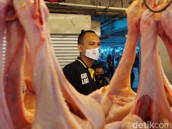 Omzet Anjlok, Pedagang di Pangandaran Obral Daging Ayam Rp 18 Ribu/Kg
