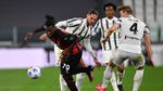 Foto: Cristiano Ronaldo Tertunduk, Matanya Berkaca-kaca