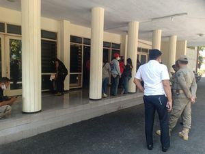 Usai OTT Bupati Nganjuk, 8 Anggota Bareskrim Polri Geledah Kantor BKD Usai OTT Bupati Nganjuk, 8 Anggota Bareskrim Polri Geledah Kantor BKD