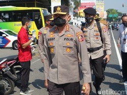 Pemobil Tabrak Polisi-Terobos Penyekatan, Ini Pesan Kabaharkam untuk Personel