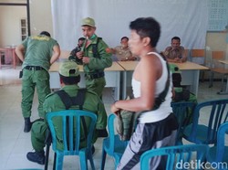 Ramai-ramai Linmas di Klaten Mundur dan Copot Seragam, Ada Apa?