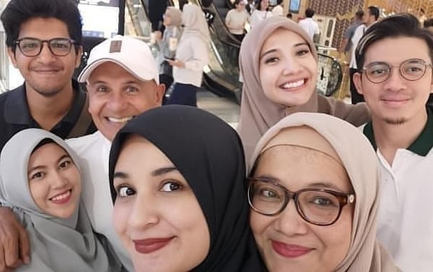 Mark Sungkar dan Keluarga/instagram.com/santiasokamala/ Mark Sungkar dan keluarga