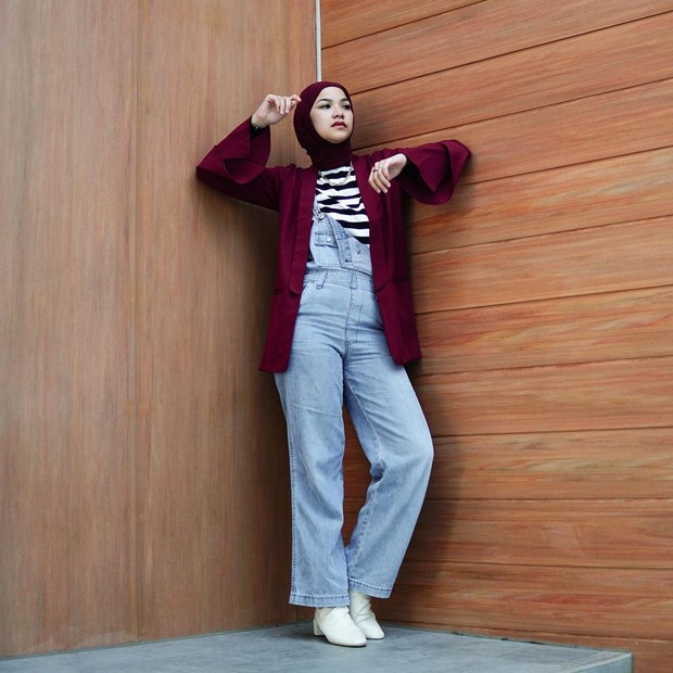 Marsha Natika/instagram.com/marshanatika Marsha Natika mengenakan overall jeans yang keren/instagram.com/marshanatika