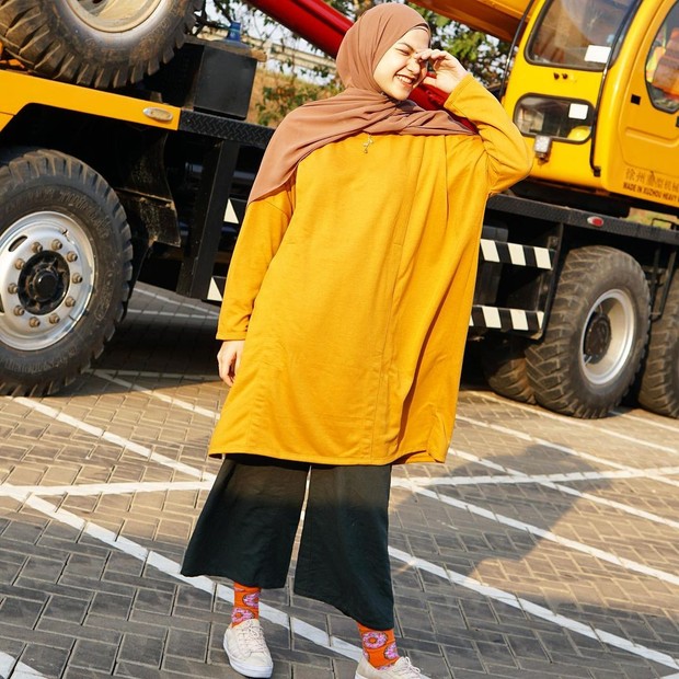 Marsha Natika/instagram.com/marshanatika Marsha Natika memakai oversized tunic dan celana kulot/instagram.com/marshanatika
