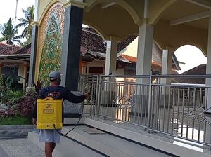 Satgas COVID-19 Tutup 2 Tempat Ibadah Usai Klaster Tarawih di Banyuwangi Satgas COVID-19 Tutup 2 Tempat Ibadah Usai Klaster Tarawih di Banyuwangi