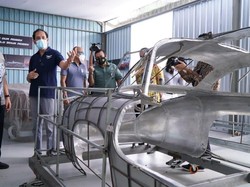 Dukung Karya Anak Bangsa, Bamsoet Pesan Mobil Klasik Restorasi