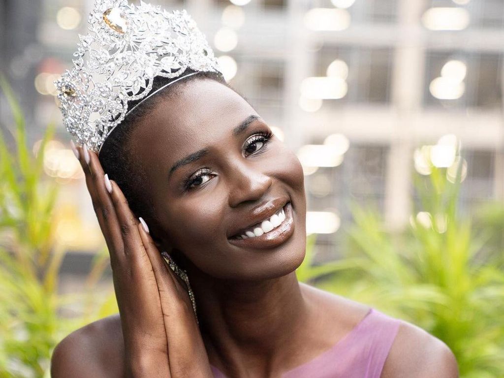 8 Foto Miss Universe Kanada yang Jadi Sasaran Bullying Netizen Filipina 8 Foto Miss Universe Kanada yang Jadi Sasaran Bullying Netizen Filipina