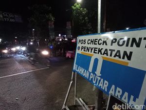 Sekat Pemudik, Polisi Putar Balik 3.000 Pemotor di Cirebon