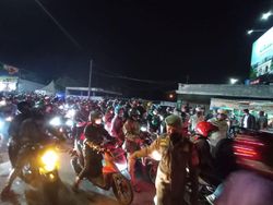 Penyekatan Bekasi-Karawang Bikin Macet 4 Km, Bunyi Klakson Bersahutan