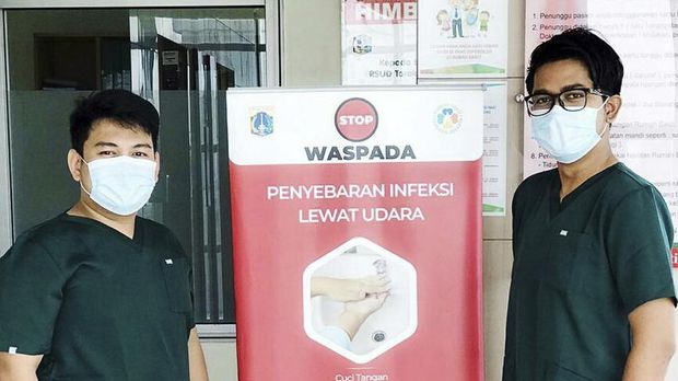 perawat rumah sakit di wilayah Jakarta Rahmat (kiri), perawat rumah sakit di wilayah Jakarta