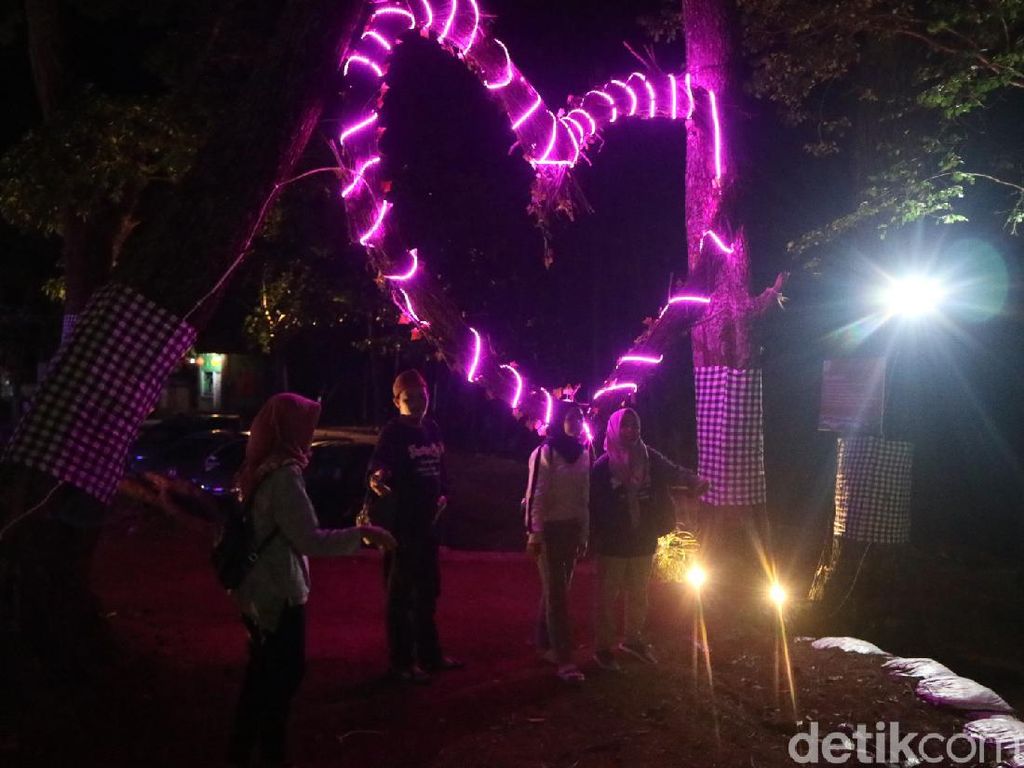 Foto: Spot Cantik Buat Nikmati Malam di Kudus Foto: Spot Cantik Buat Nikmati Malam di Kudus