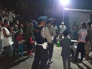 Tim Bukal Polres Lombok Barat Bubarkan Lomba Gasing Saat Pandemi