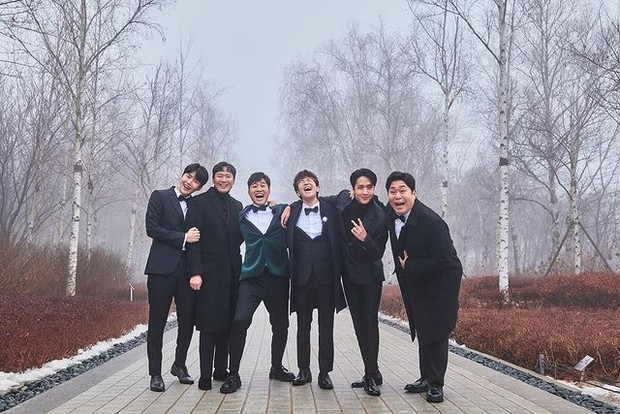 Potret DinDin saat membintangi program acara 2 Days 1 Night Potret DinDin saat membintangi program acara 2 Days 1 Night (foto: instagram.com/dindinem)