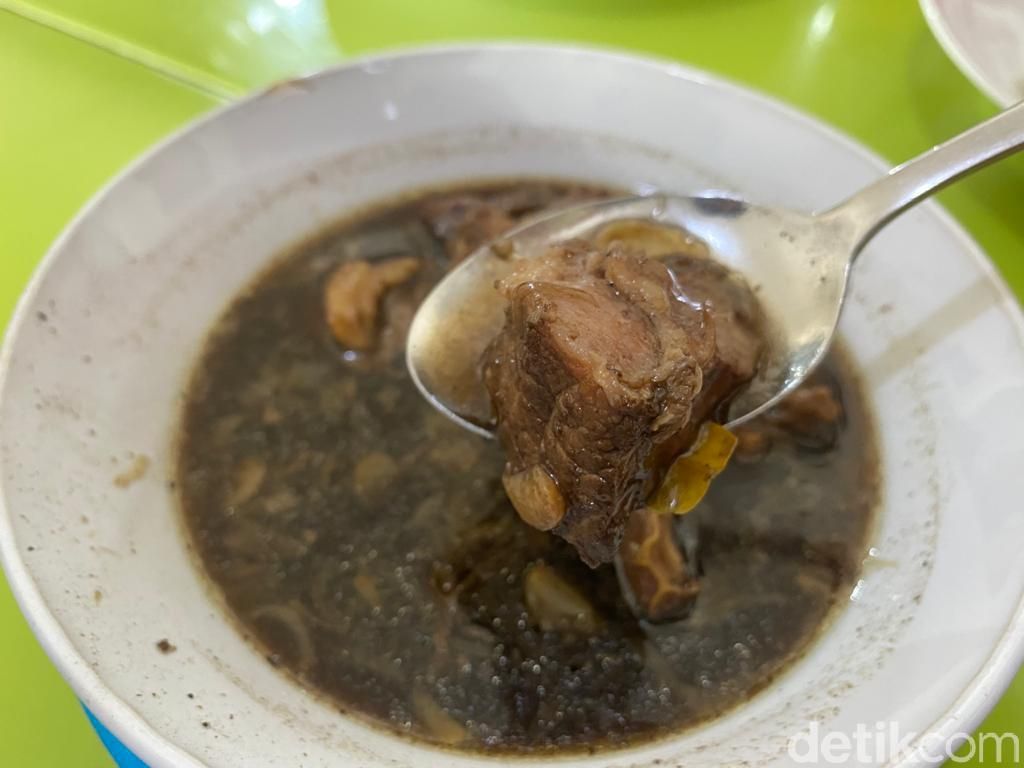 Kenikmatan Rawon Setan, Rawon Legendaris di Surabaya Sejak 1952 Kenikmatan Rawon Setan, Rawon Legendaris di Surabaya Sejak 1952
