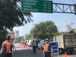 Sempat Diblokade Pemotor, Jalur Penyekatan Kedungwaringin Kembali Dijaga Sempat Diblokade Pemotor, Jalur Penyekatan Kedungwaringin Kembali Dijaga
