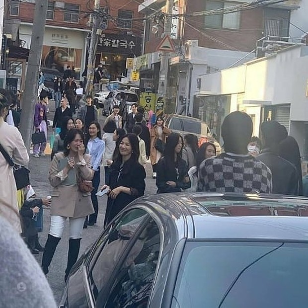 Song Hye Kyo saat melakukan proses syuting Now We Are Breaking Up (foto: instagram.com/nowwearebreakingupdrar)