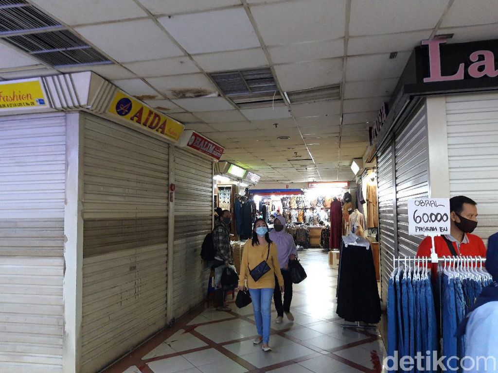 Sejumlah Kios Tutup, Begini Suasana Pasar Tanah Abang H-3 Lebaran Sejumlah Kios Tutup, Begini Suasana Pasar Tanah Abang H-3 Lebaran