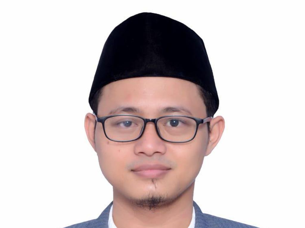 Perjuangan Sunarto 4 Tahun Hafal Al Quran hingga Terpilih Jadi Imam Masjid UEA Perjuangan Sunarto 4 Tahun Hafal Al Quran hingga Terpilih Jadi Imam Masjid UEA