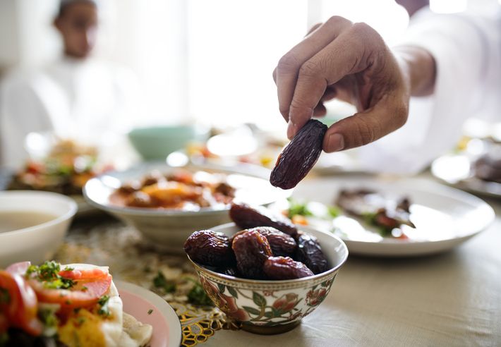 Minum Air dan Makan Kurma, Sunah Buka Puasa yang Dicontohkan Rasulullah SAW