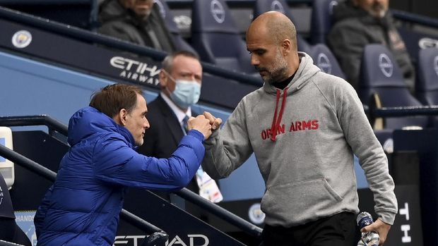 Chelsea's head coach Thomas Tuchel, left, and Manchester City's head coach Pep Guardiola chat before the start of the English Premier League soccer match between Manchester City and Chelsea at the Etihad Stadium in Manchester, Saturday, May 8, 2021.(Shaun Botterill/Pool via AP)