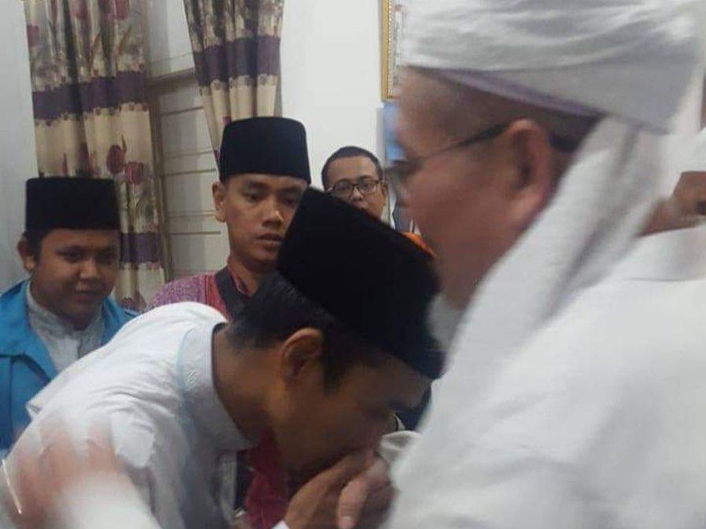 UAS Kenang Ustaz Tengku Zul: Kesanku, Tak Ada Takut Dalam Dirimu UAS Kenang Ustaz Tengku Zul: Kesanku, Tak Ada Takut Dalam Dirimu