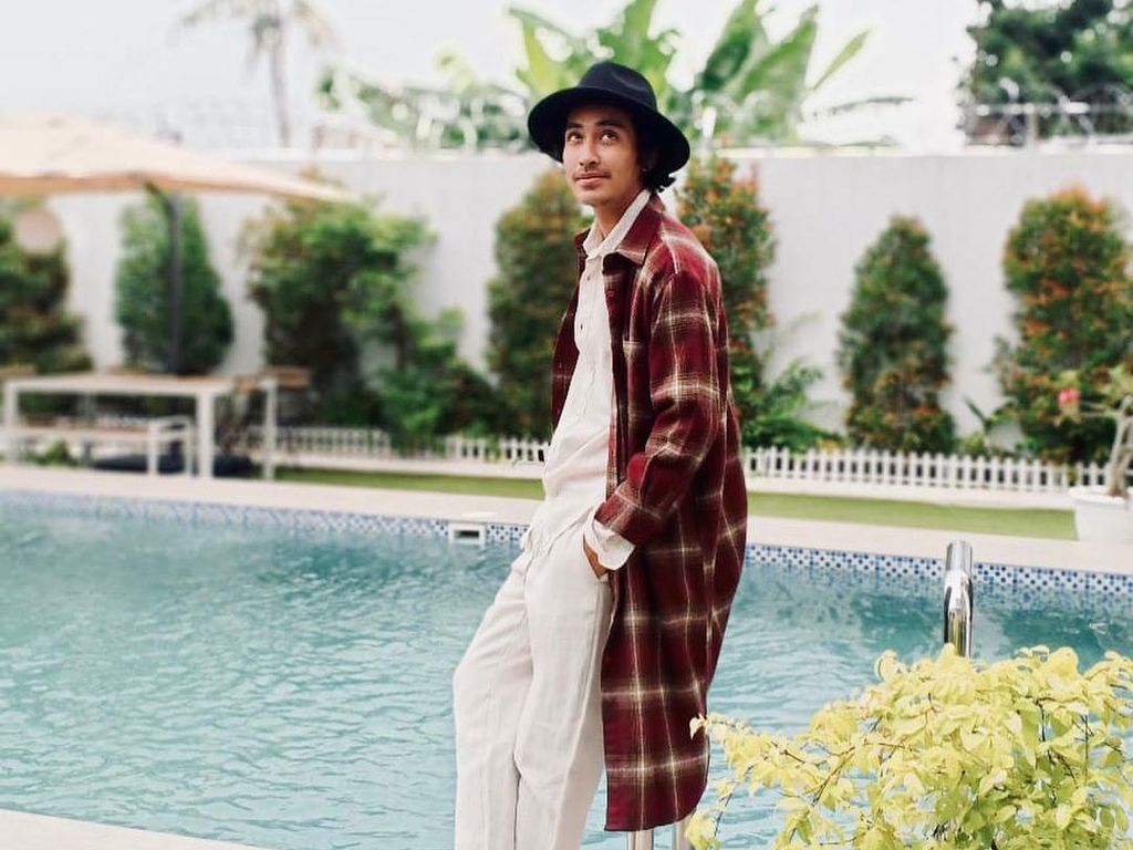 Abidzar Al Ghifari: Lebaran Bukan Hari Kemenangan, tapi Hari Kesedihan Abidzar Al Ghifari: Lebaran Bukan Hari Kemenangan, tapi Hari Kesedihan