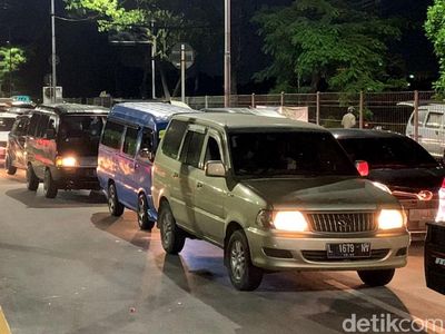 Ada Penyekatan di Suramadu, Jalur Arah Madura Macet Total
