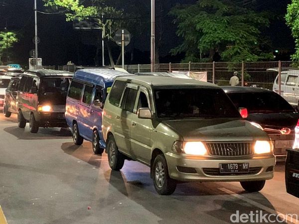 Ada Penyekatan di Suramadu, Jalur Arah Madura Macet Total