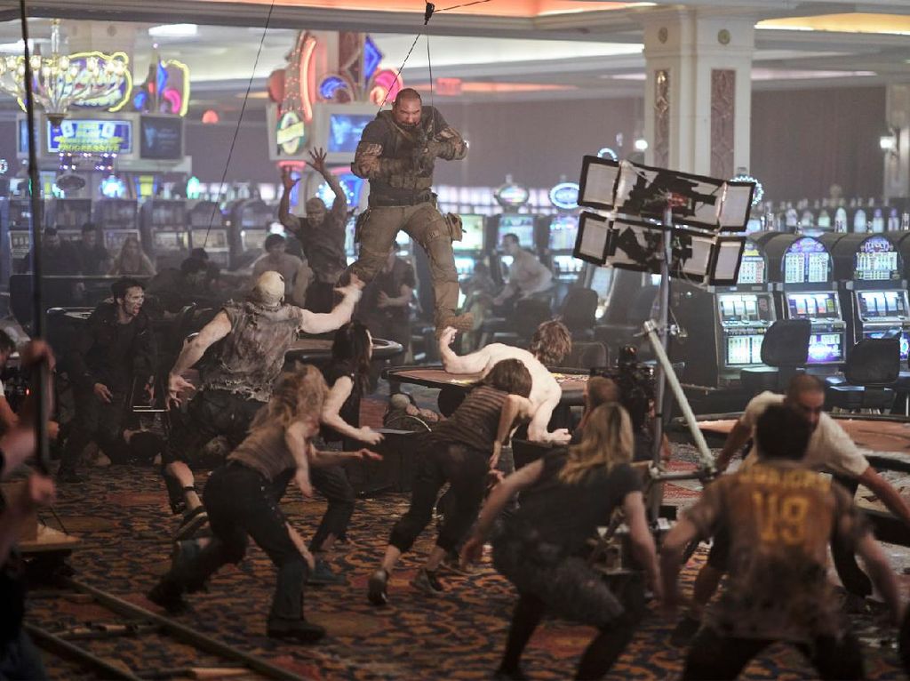 Simak Baik-baik, Zack Snyder Jadi Cameo Sekilas di Army of The Dead Simak Baik-baik, Zack Snyder Jadi Cameo Sekilas di Army of The Dead