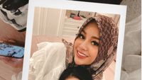 7 Gaya Aurel Berhijab Buka Puasa Bareng Krisdayanti, Dikomentari Raul Lemos