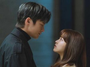7 Momen Mesra Park Bo Young dan Seo In Guk di Doom At Your Service 7 Momen Mesra Park Bo Young dan Seo In Guk di Doom At Your Service