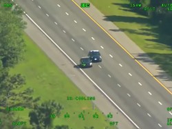 Kejar-kejaran Seru! Meski Dikepung, Pria Ini Dua Kali Curi Mobil Patroli Polisi