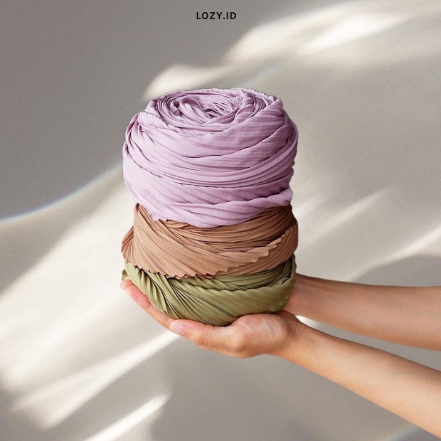 Foto: instagram.com/lozyhijab pashmina plisket