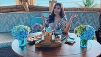 Serunya Millen Cyrus Saat Menikmati Floating Breakfast hingga Makan Mewah di Dubai
