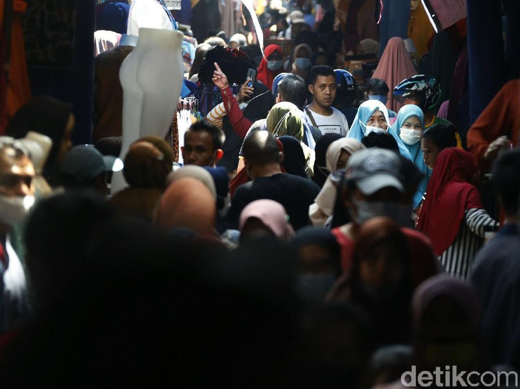H-2 Lebaran, PKL di Pasar Tanah Abang Masih Ramai H-2 Lebaran, PKL di Pasar Tanah Abang Masih Ramai