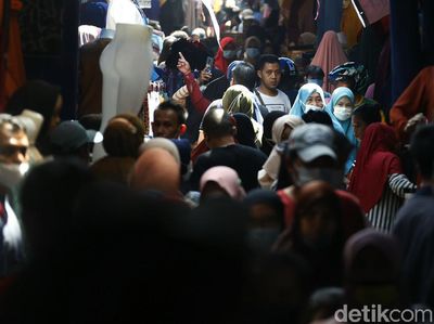 H-2 Lebaran, PKL di Pasar Tanah Abang Masih Ramai