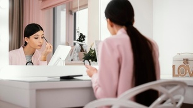 Hindari makeup yang tebal