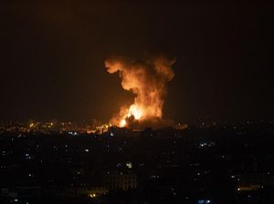 Israel Gempur Gaza, Puluhan Mayat Korban Corona Terdampar di Sungai India