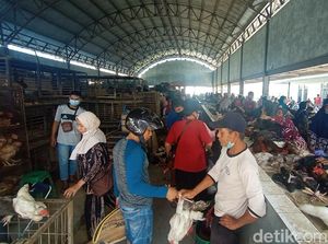 Padat dan Abai Prokes Terlihat di Pasar Wergu Kudus Jelang Lebaran