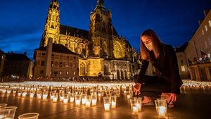 Kelap-kelap Lilin di Kastil Praha Untuk Korban Corona