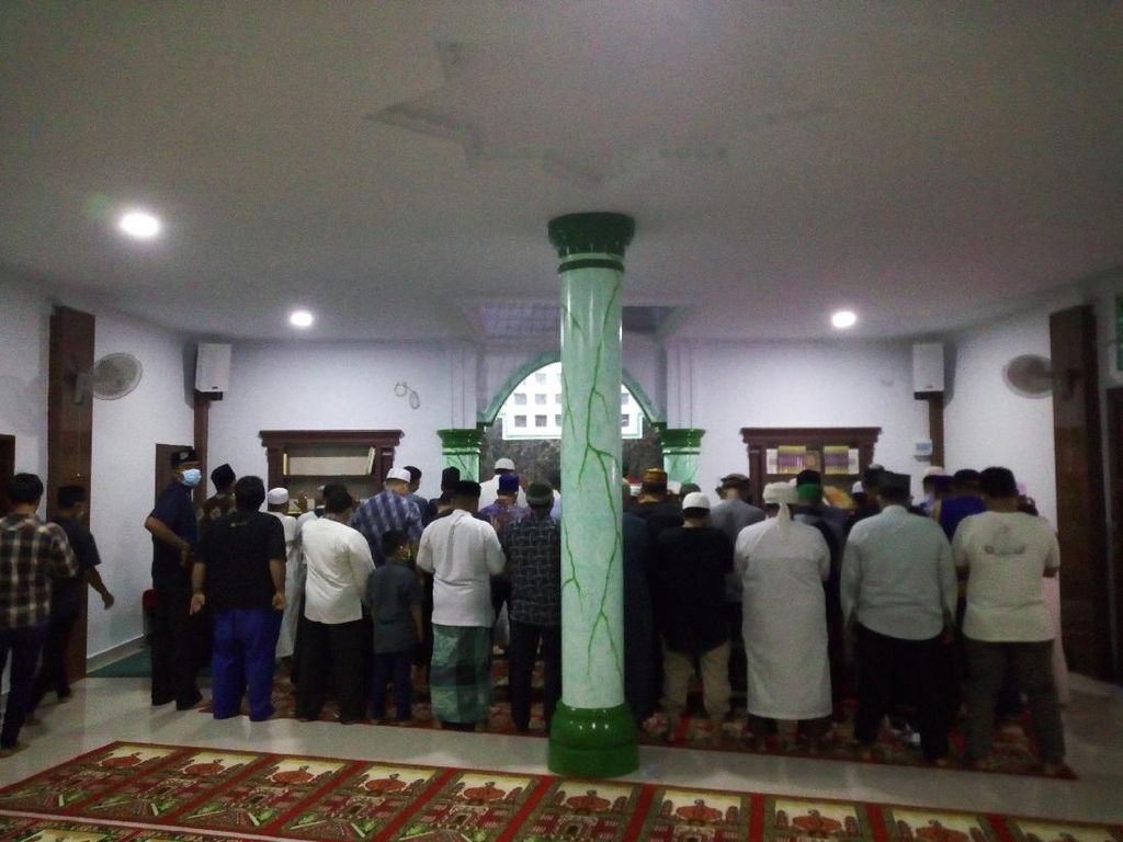 Keluarga Ustaz Tengku Zulkarnain Salat Gaib di Medan Keluarga Ustaz Tengku Zulkarnain Salat Gaib di Medan