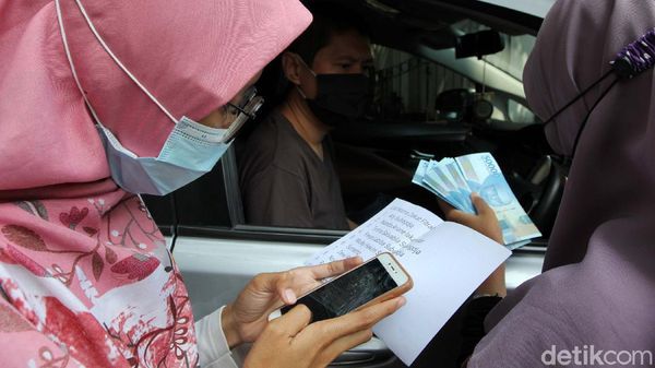 Keren! Masjid Ini Terapkan Zakat Drive Thru