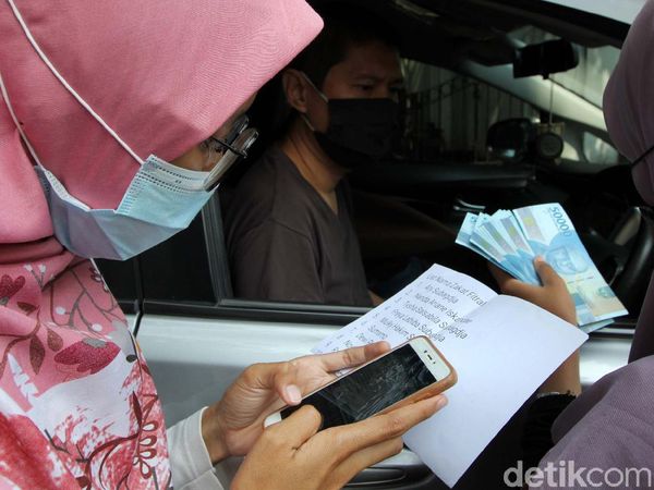 Keren! Masjid Ini Terapkan Zakat Drive Thru