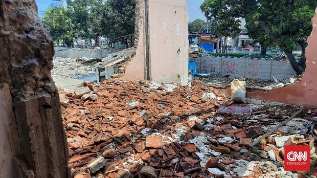 Lebaran di Tanah Sengketa Pancoran Kondisi lantai dua rumah Yosi dan Budi, warga Pancoran yang digusur paksa akibat sengketa tanah dengan PT Pertamina.