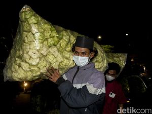 Lebaran Sebentar Lagi, Pedagang Kulit Ketupat Banjir Rezeki