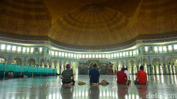 Masjid Kubah Tanpa Penyangga Ini Kebanggaan Tangerang